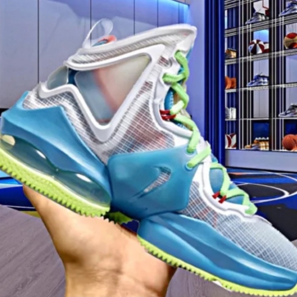 NIKE AIR LEBRON 19 WOMEN US SIZE 7.5 WORE 3 TIMES ONLY NO BOX DUE ITS DAMAGED - Picture 13 of 13